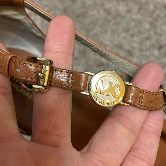 Michael kors leather gold thong sandals with gold hardware size 9.5 - Picture 4 of 9